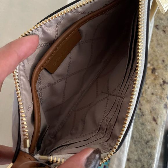 New🌸 mk Jet Set Charm Signature Logo Medium Top Zip Wristlet - Picture 5 of 7